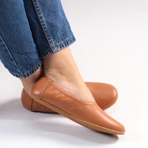 Women Flat Ballet TAN SMOOTH Leather, Handmade, Yemeni Slippers, Natural, Colorful, Slip-On image 3