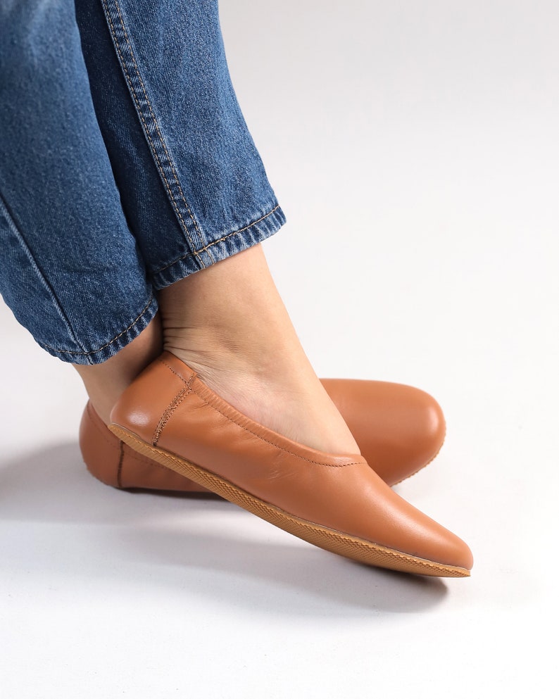 Women Flat Ballet TAN SMOOTH Leather, Handmade, Yemeni Slippers, Natural, Colorful, Slip-On image 3