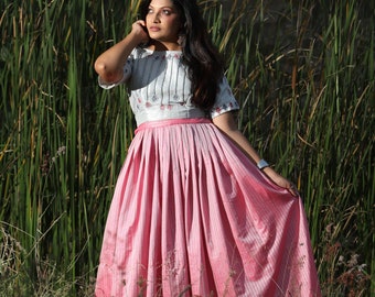 Conjunto Lehenga Choli em Seda Rosa | Blusa Prateada Bordada à Mão | Roupa de Festa Indiana