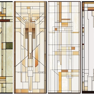 Könnte beinhalten: Vier Glasmalereien mit geometrischen Designs. Jedes Panel zeigt eine einzigartige Anordnung von rechteckigen und linearen Formen in Braun-, Beige- und Orangetönen, umrandet mit Schwarz. Die Designs erinnern an den Art-Deco- oder Frank-Lloyd-Wright-Stil.
