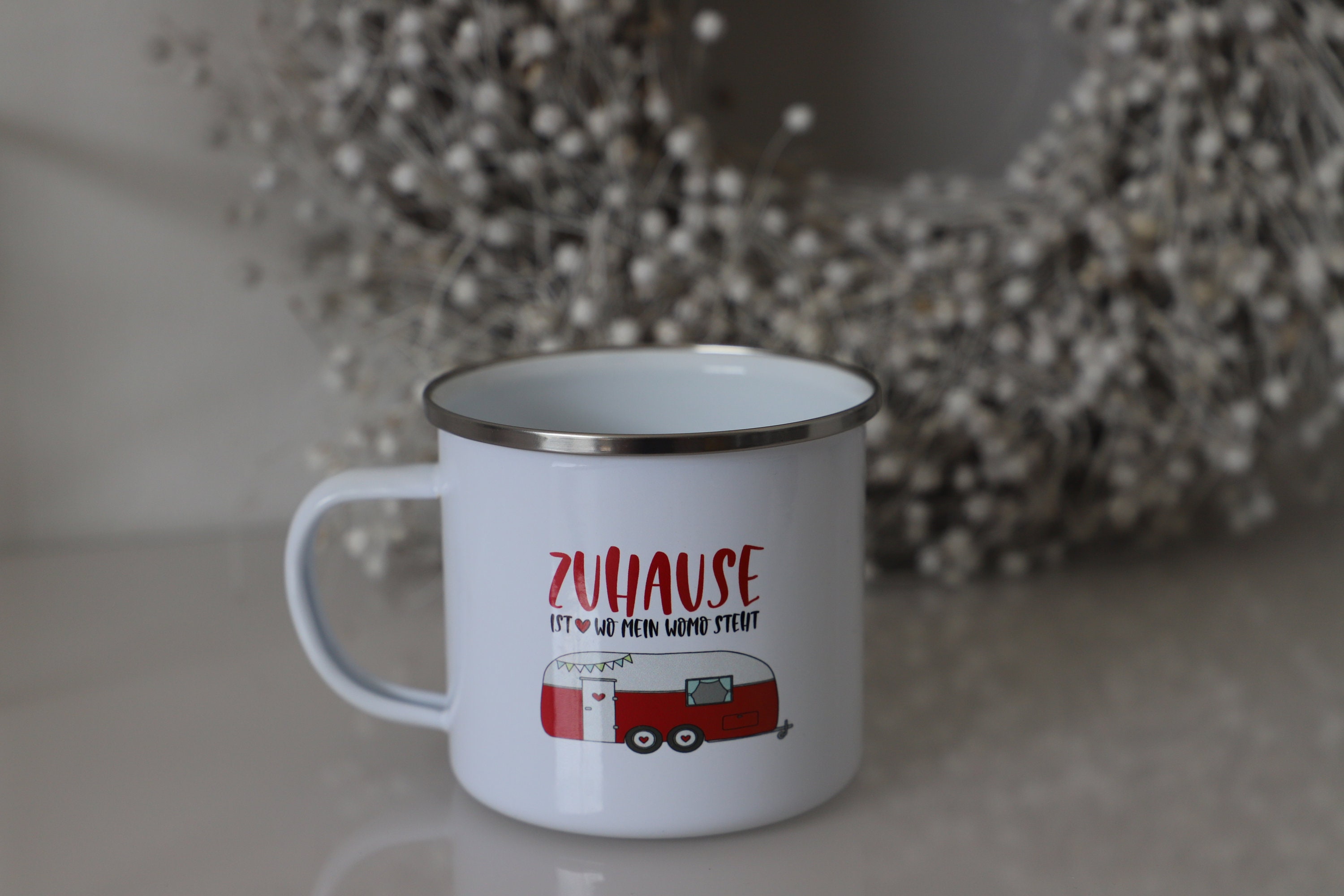 MUGSY Emaille Tasse „Home Is Where You Park It“ – 300 Ml, Weiß, Bruchfest & Leicht Für Camping