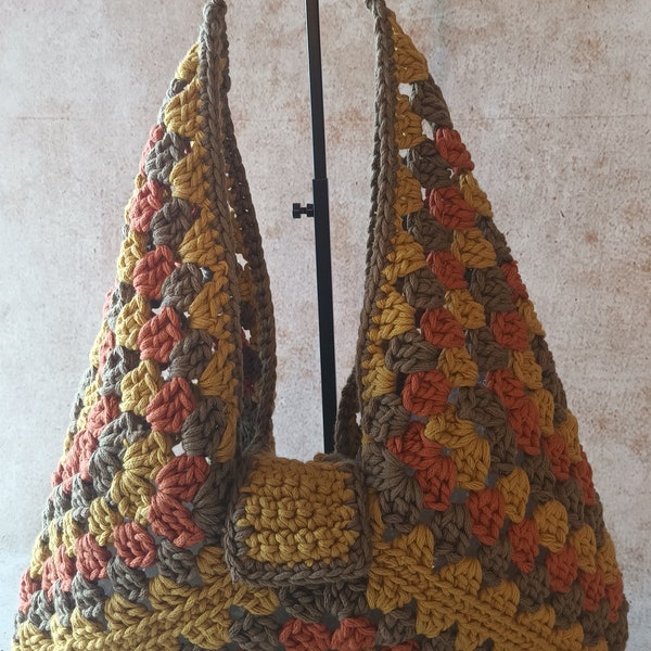 sac crochet à bandoulière dorée