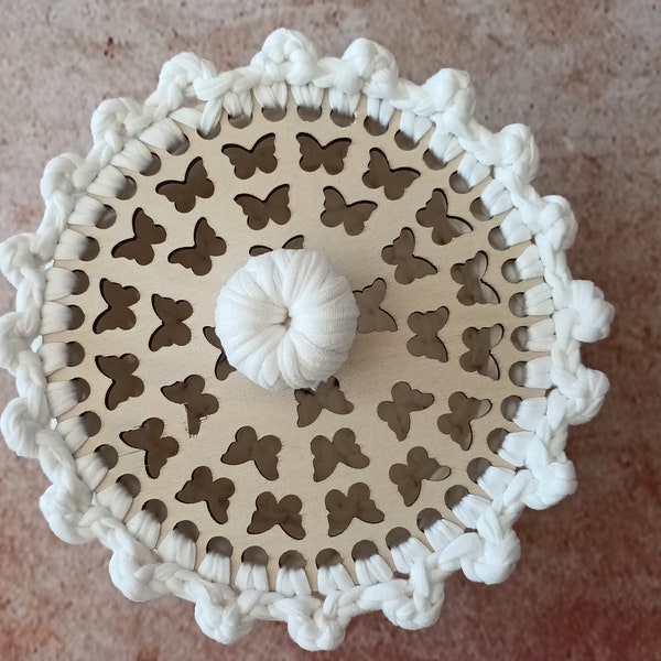 Boîte décoration crochet et papillons