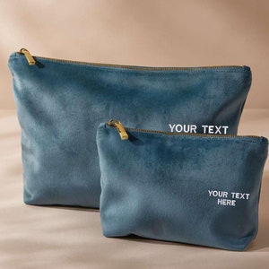Angepasste Samt-Accessoire-Tasche, personalisierter Name bestickter Kosmetikbeutel, Brautjungfer Reise-Make-up-Tasche, Junggesellinnenabschied Geschenk für Sie