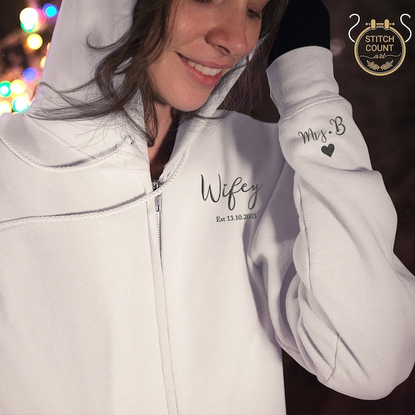 Wifey gestickter Anfangs-Zip-Up-Hoodie, personalisierte Mrs To Be Bride Sweatshirt, Jahrestag passende Wifey Pullover, Verlobungsgeschenke