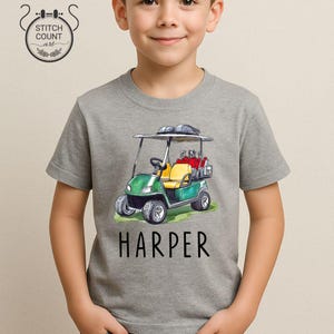 パーソナライズされたグリーンゴルフカートキッズシャツ、カスタムネームキッズTシャツ、ゴルフウェア、小さなゴルファーへのギフト、お父さんからのゴルフ愛好家へのギフト、子供からのギフト