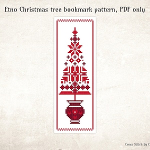 Puede incluir: Patrón de punto de cruz rojo y blanco de un árbol de Navidad en una maceta. El patrón es para un marcapáginas y está disponible para descargar en PDF. El texto "Cross Stitch by Camellia" está en la parte inferior de la imagen.