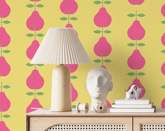 Vintage-geïnspireerd roze perenpatroon Peel-and-Stick behang, retro fruitontwerp met gele achtergrond, eenvoudig aan te brengen getextureerd canvas wanddecoratie