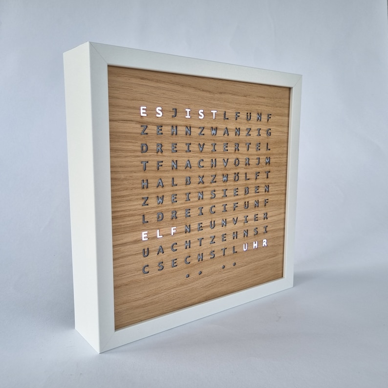 Word Clock Halo, Wortuhr, LED Uhr, schwarzer Rahmen elektronische Uhr, moderne Uhr, Schreibtisch Clock, Holzfront Bild 7