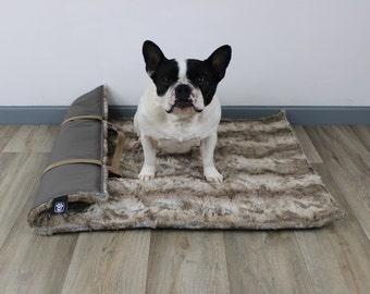 Outdoor Hundedecke mit Kunstlederunterseite von HS-Hundebett in der Farbe Taupe