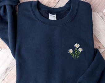 Embroidered Floral Daisy Sweatshirt, Spring Sweatshirt, Embroidered Flower Crewneck, Daisies Sweatshirt, Botanical Plant Nature Sweatshirt