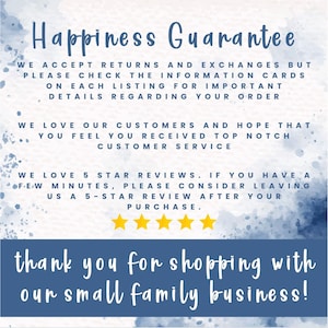 Puede incluir: Un fondo de acuarela azul y blanco con texto que dice "Happiness Guarantee". El texto contin&uacute;a con informaci&oacute;n sobre devoluciones e intercambios, servicio al cliente y rese&ntilde;as de 5 estrellas. El texto termina con "thank you for shopping with our small family business!" y cinco estrellas amarillas.