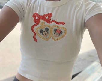 Rode Mickey Minnie medaillon baby-T-shirt, medaillon strik gewas, Minnie Mickey Lover y2k tee, schattige Disneyworld jeugdt-shirt, Coquette tanktop