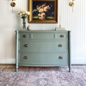 SOLD! Dresser Vintage Bedroom Dresser Refinished Modern Farmhouse Dresser Chest of Drawers Entryway Hepplewhite Dresser Nursery Chest
