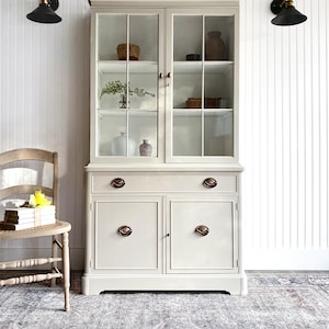 SOLD! Hutch China Cabinet Hepplewhite Hutch Bookcase Vintage Dining Room Display Cupboard Modern Farmhouse Beige Tan