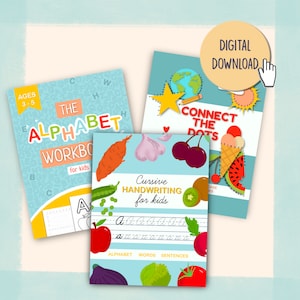 Op de afbeelding: Drie printbare activiteitenboeken voor kinderen. Het eerste boek is blauw met de titel "The Alphabet Workbook for Kids". Het tweede boek is blauw met de titel "Cursive Handwriting for Kids" en bevat een verscheidenheid aan kleurrijke vruchten en groenten. Het derde boek is blauw met de titel "Connect the Dots" en bevat een ster, een hart, een ijshoorn en een watermeloen.