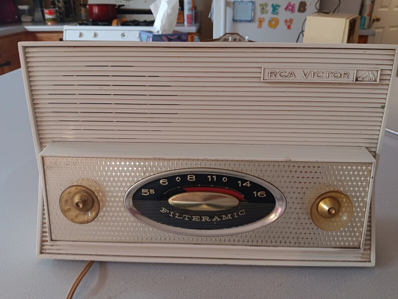 Vintage 1950s or 60s RCA Victor Filterramic Radio Etsy