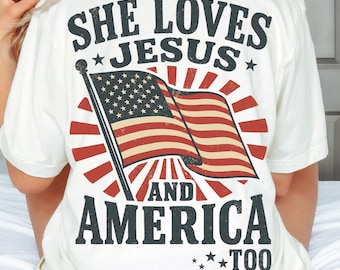 Retro She Loves Jesus and America Too SVG PNG, America Retro png, patriottische mama png, sublimatie christelijke onafhankelijkheidsdag