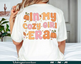 En My Cozy Girl Era SVG PNG, Fall Pumpkin svg, Retro Fall Autumn svg, Sublimaciones Cozy Girl Era, Descarga digital