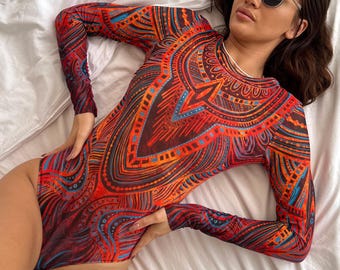 Traje de baño de manga larga con estampado de tatuajes – Protección solar FPS 50