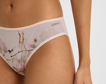Frauen-Netz-Panty in einzigartigem Autor des Drucks SPRING - Sexy Lingerie. Durchsichtige Mesh-Unterwäsche