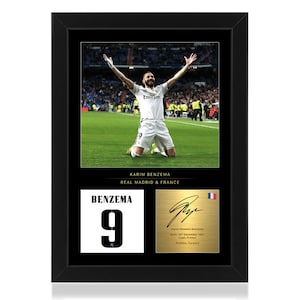 Regalo con display incorniciato di Karim Benzema con firma digitale riprodotta