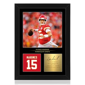 Patrick Mahomes gerahmtes Display Geschenk mit reproduzierter digitaler Signatur