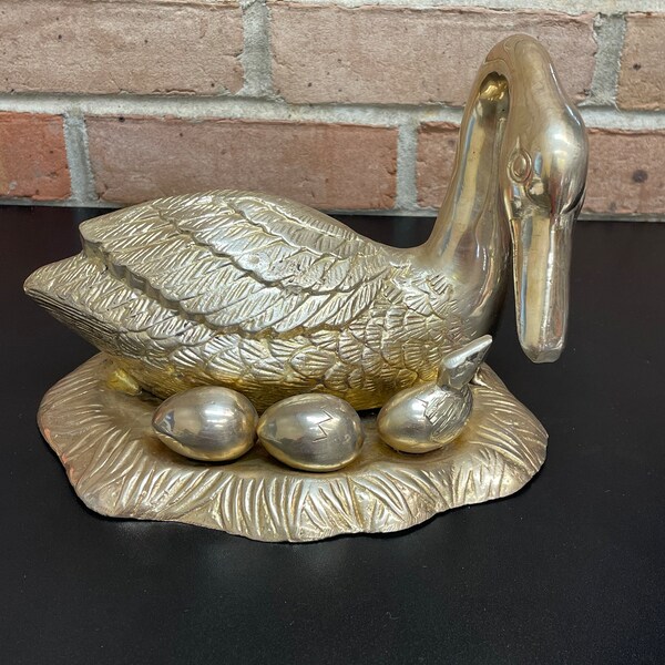 Vintage laiton cygne sur son nid avec des œufs d'oie, cygne, oiseau statue grande et lourde milieu du siècle en laiton décoration de vacances ferme oie