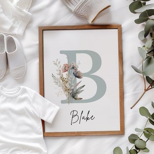 Signo del nombre del bebé, signo del nombre del recién nacido, signo de la cuna, impresión personalizada de flores silvestres, letras del nombre floral, nombre de la letra personalizada, signo del nombre de la guardería