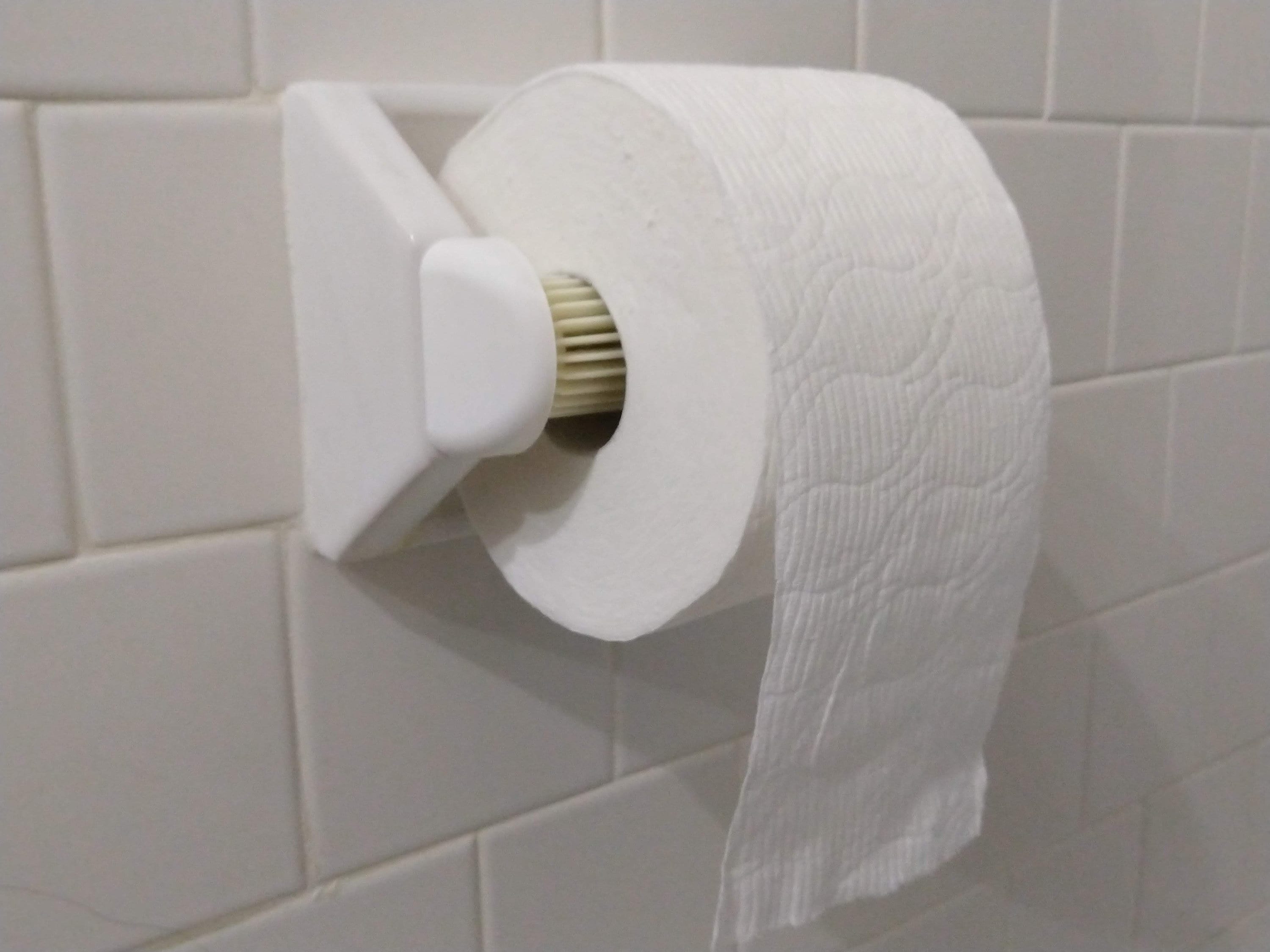 Buy here your toilet roll holder in porcelain !