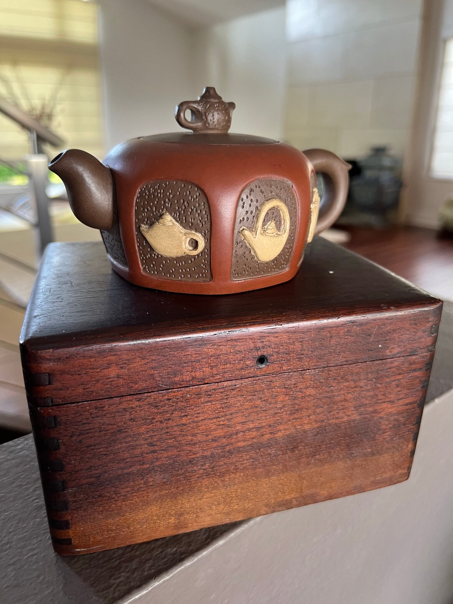 Chinese Zisha Clay Teapot by Famous Artiest 王銘東 6.5 L Chinese Zisha Clay Teapot by Famous Artiest 王銘東 6.5 L
