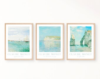 Puede incluir: Conjunto de tres láminas artísticas enmarcadas con pinturas de Claude Monet. Las láminas representan escenas costeras con veleros, acantilados y vistas al mar en tonos azules, verdes y blancos. Cada lámina tiene un marco de madera clara e incluye el nombre y título del artista.