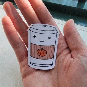 Pegatina de café - Linda pegatina de café con leche con especias de calabaza / pegatina de café de otoño
