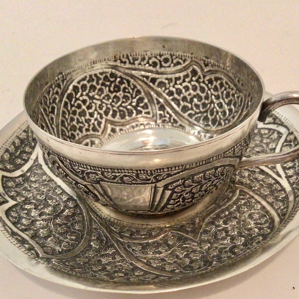 Platillo de taza de té de plata Kutch macizo Raj India antiguo