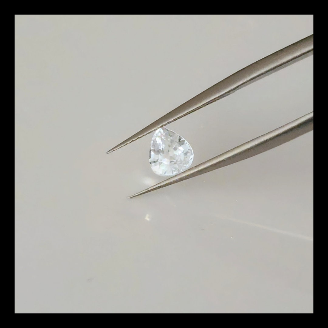Natural Light Ceylon Sapphire 0.76ct Pear Shape Loose Stone For Custom Jewelry