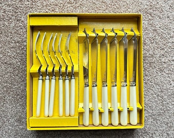 Vintage Harrison Fisher Boxed Set 12 Fish Knives Knifes & Forks Hf and Co S Silver Plated