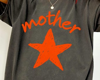 Mother Star Comfort Colors T-Shirt, Retro Motherhood Graphic for Cool Moms