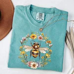 Bee Shirt with Wildflowers Graphic, Nature Lover Gift, Comfort Colors Garden Shirt, Cute Bee Tee, Gift for Mom, Earthy T-Shirt for Women