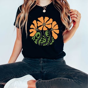 Retro Flower Shirt: Hippie Floral Power, Groovy Vibes afbeelding 2