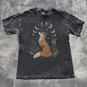 Vintage Faded Floral Fox T-Shirt | Cute Animal Lover Gift | Nature Inspired T-shirt