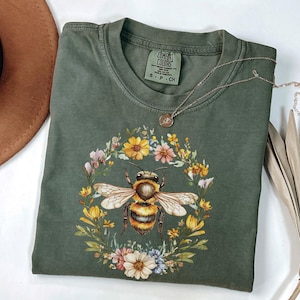 Bee Shirt with Wildflowers Graphic, Nature Lover Gift, Comfort Colors Garden Shirt, Cute Bee Tee, Gift for Mom, Earthy T-Shirt for Women