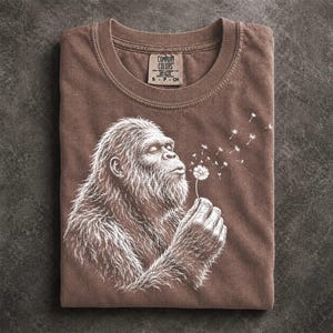 Camiseta Bigfoot Dandelion, Camiseta Gentle Sasquatch Comfort Colors, Regalo de la naturaleza críptida