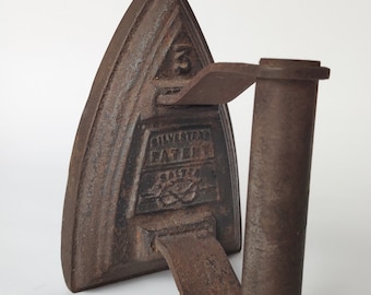 Eisen massiv (sogenannter Ofenriegel), mit hohlem Eisengriff (Silvesters Patent), Marke Salter
