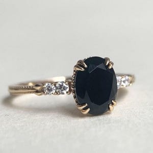 Anello di fidanzamento ovale in onice nero Anello di nozze in oro giallo 14K per donna Anello fatto a mano Anello in onice nero Anello di promessa Regalo di anniversario