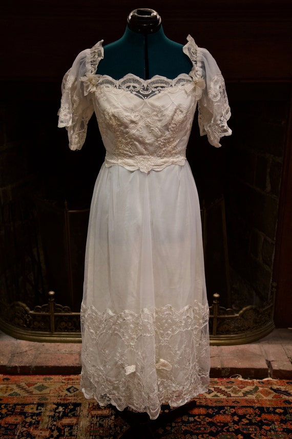 Vintage 1980s Mid-Length Lace Wedding Gown - image 1