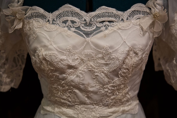 Vintage 1980s Mid-Length Lace Wedding Gown - image 3