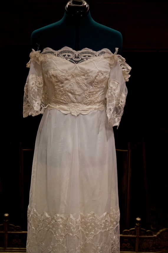 Vintage 1980s Mid-Length Lace Wedding Gown - image 2