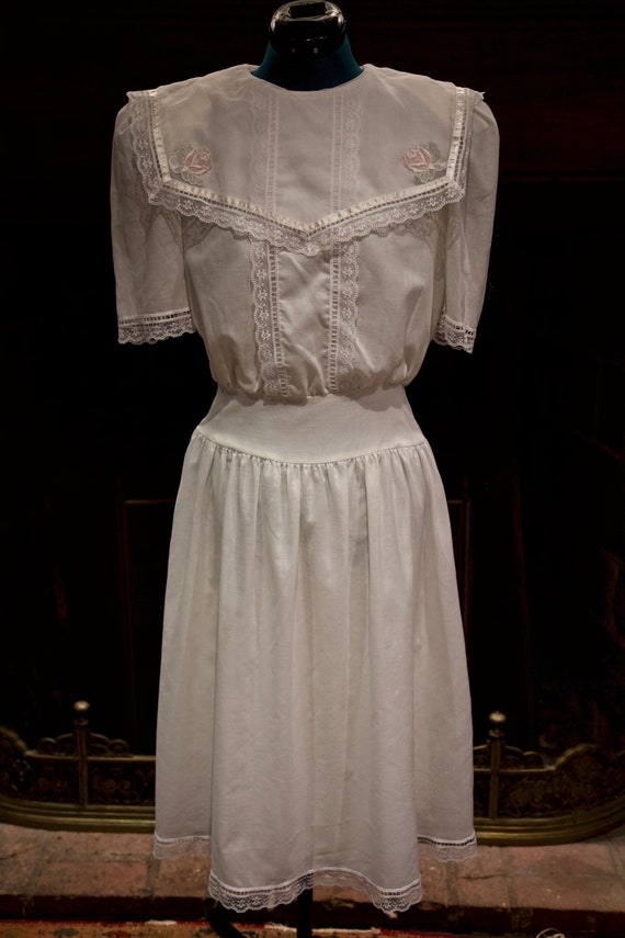 Vintage 1970s White Gunne Sax Dress with Lace Detail - Gem