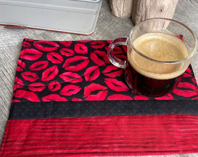 Red Lips Mug Rug, Valentine’s Day Decor