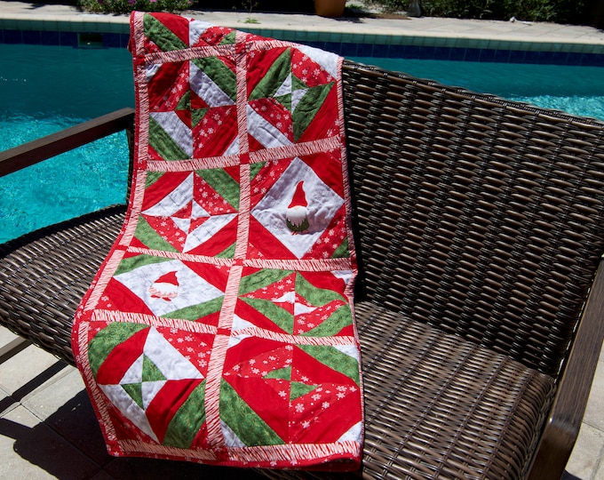 Christmas Gnome quilt, Gnome Holiday quilt, Red and Green Gnome quilt, Gnome quilt